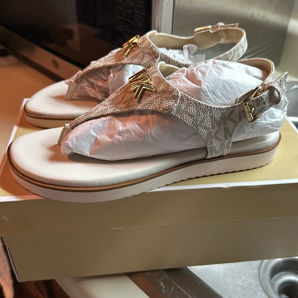 MICHAEL KORS JILLY FLAT SANDAL 7M - Picture 6 of 12